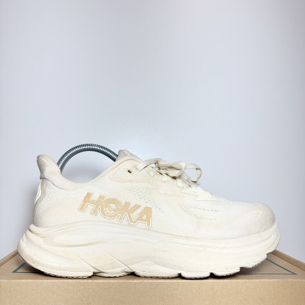 Hoka Clifton 10 Womens Size 7.5 Running Shoes Vanilla Birch Cream Cushioned Mesh